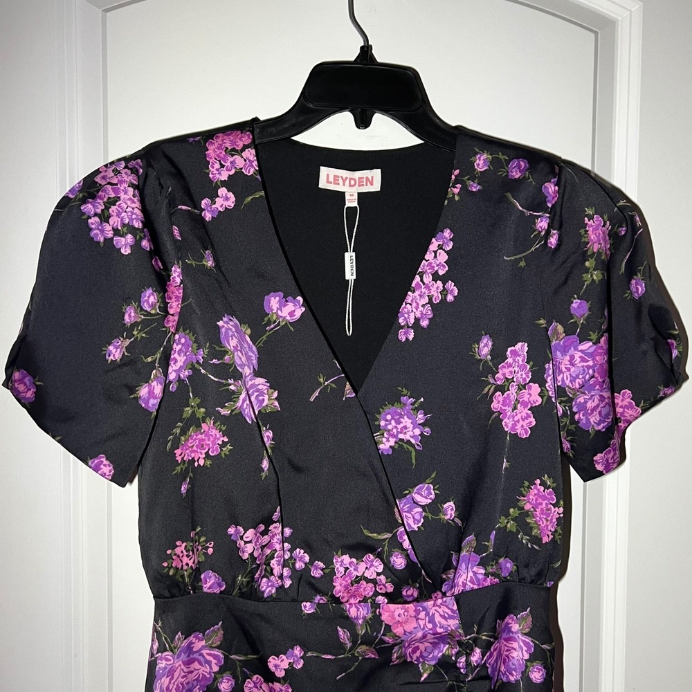 NWOT LEYDEN Black Floral Print V Neck Short Sleeve Ruched Dress Women Medium